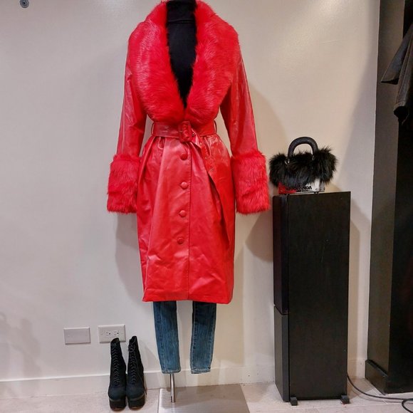 💥SHOWSTOPPER💥Leather Coat with Oversized Fur Collar in Shiny Scarlet Red - Picture 2 of 16